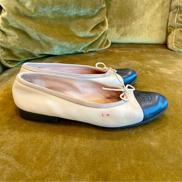 CHANEL cap toed ballet flats with interlocking CCs, sz37 1/2 beige/black GUC - Picture 10 of 15